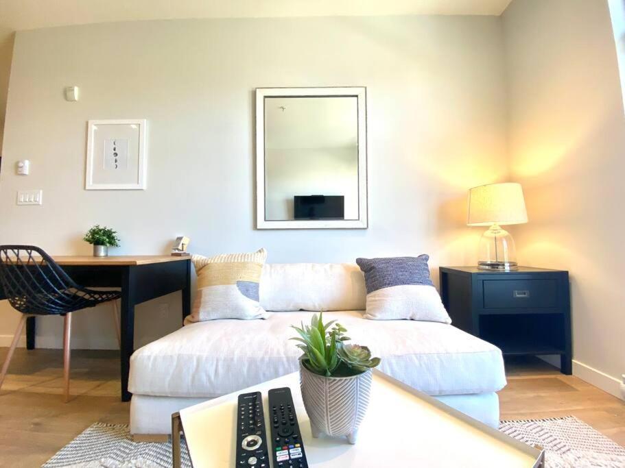 Lovely Brand New Condo Sidney Kültér fotó